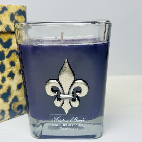 Aromatique Freesia Peach Candle 9 oz in Glass Decorative Cube with Gift Box - Picture 2 of 6